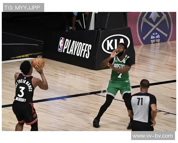 普尔替补表现惊艳22分钟内11投7中斩获21分三分球命中率高达75