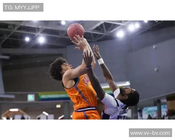 鲍威尔表现平平15投5中仅得20分罚球命中率稍高